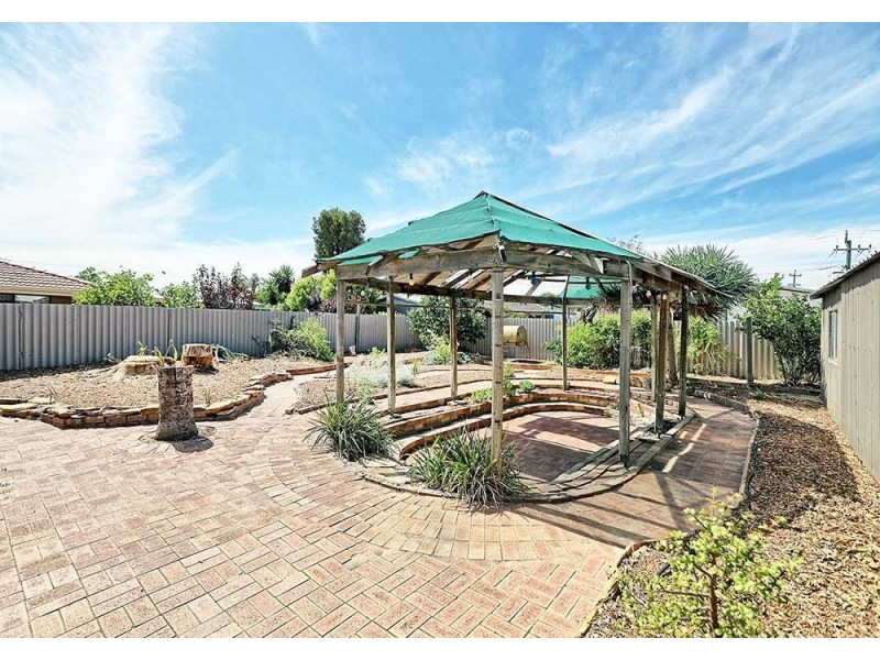 7 Tillia Court, Forrestfield WA 6058