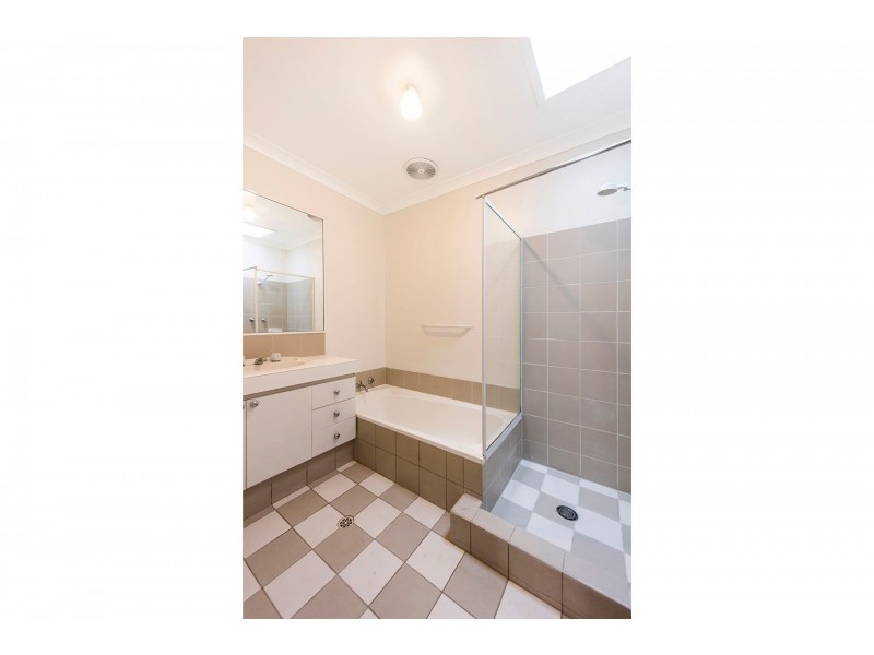 2/12 Wroxton Street, Midland WA 6056