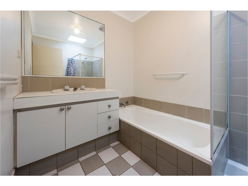 2/12 Wroxton Street, Midland WA 6056
