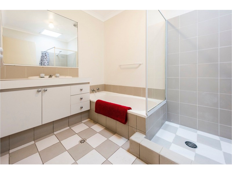 2/12 Wroxton Street, Midland WA 6056