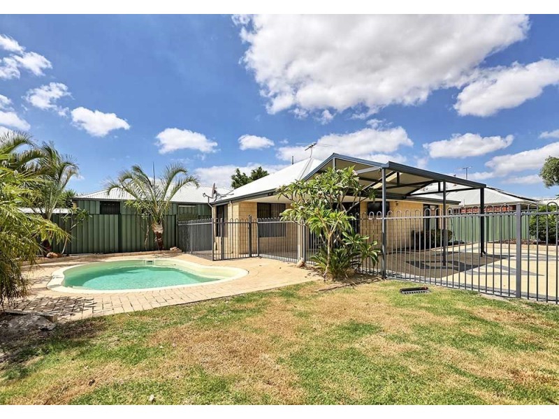 27 Thirlmere Way, High Wycombe WA 6057