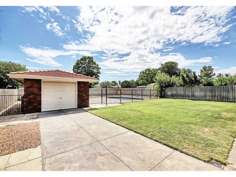 100 Sussex Road, Forrestfield WA 6058