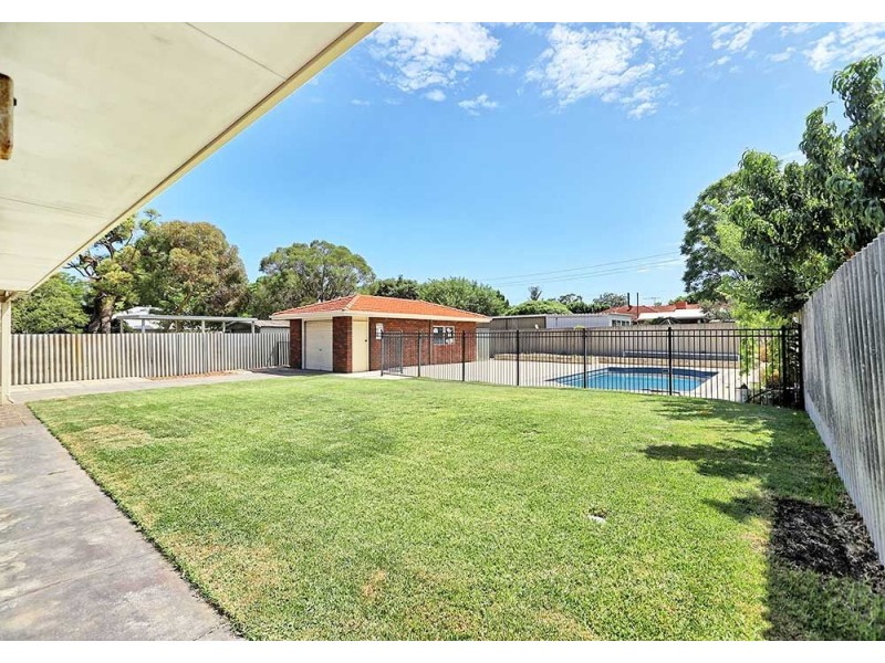 100 Sussex Road, Forrestfield WA 6058