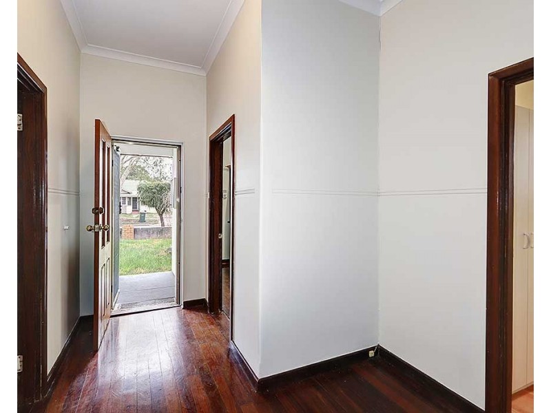 42 Ewart Street, Midvale WA 6056
