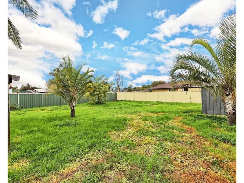 42 Ewart Street, Midvale WA 6056
