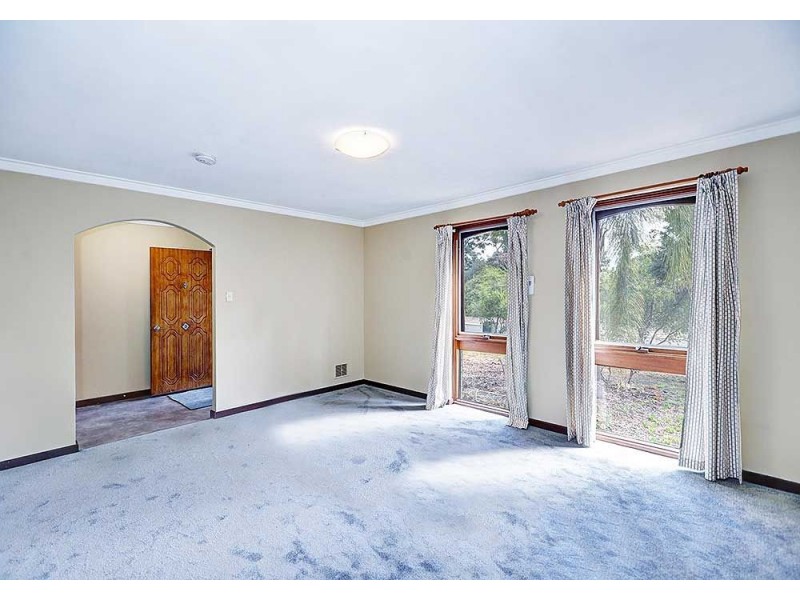 5 Bugendore Street, Maida Vale WA 6057