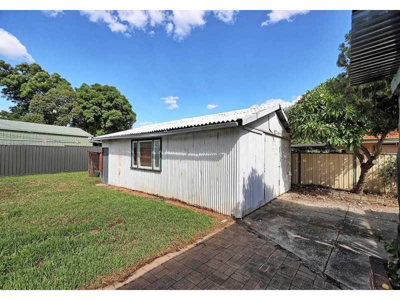 5 Bugendore Street, Maida Vale WA 6057