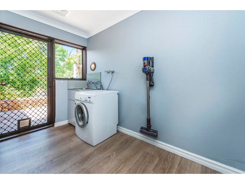 27 Corella Street, Lesmurdie WA 6076