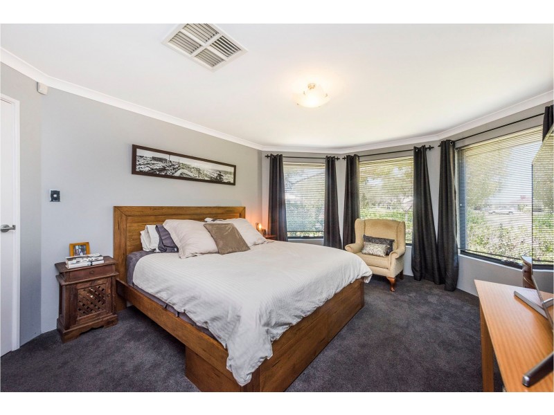 10 Rowell Gardens, High Wycombe WA 6057