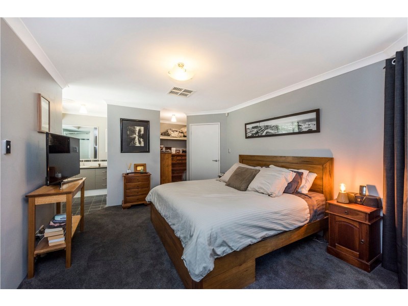 10 Rowell Gardens, High Wycombe WA 6057