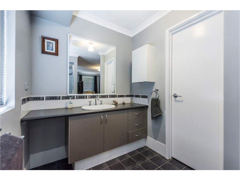 10 Rowell Gardens, High Wycombe WA 6057