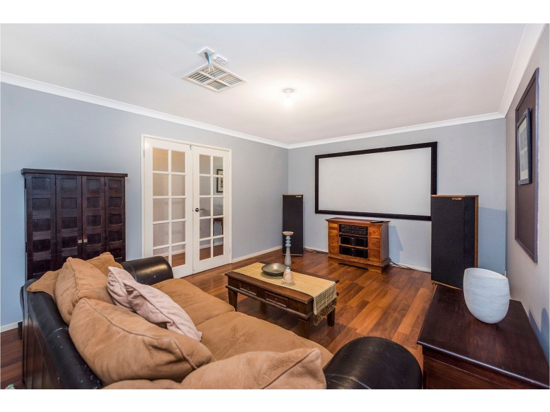 10 Rowell Gardens, High Wycombe WA 6057