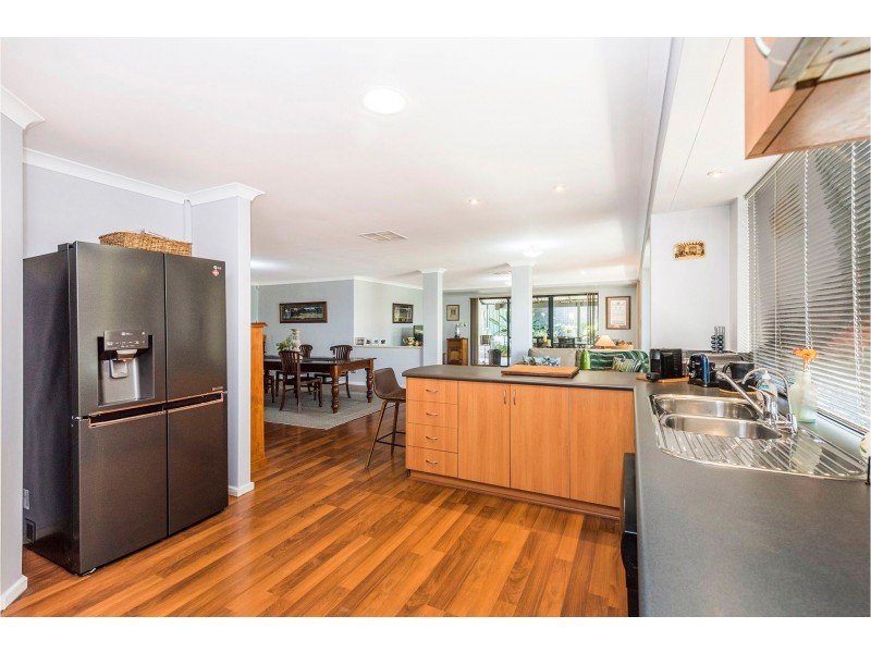 10 Rowell Gardens, High Wycombe WA 6057