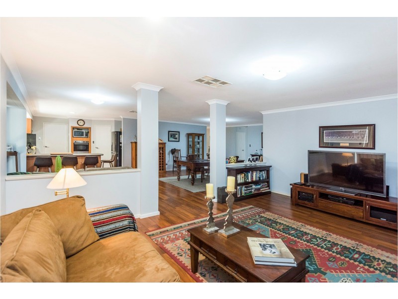 10 Rowell Gardens, High Wycombe WA 6057