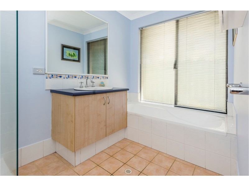 10 Rowell Gardens, High Wycombe WA 6057