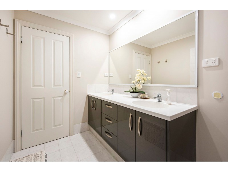 15 Viveash Road, Middle Swan WA 6056