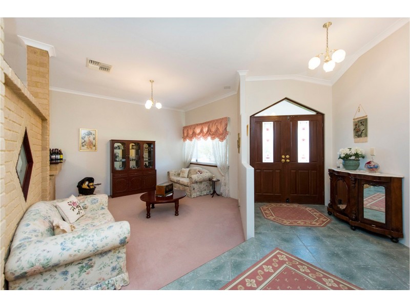 23 Hawkevale Road, High Wycombe WA 6057