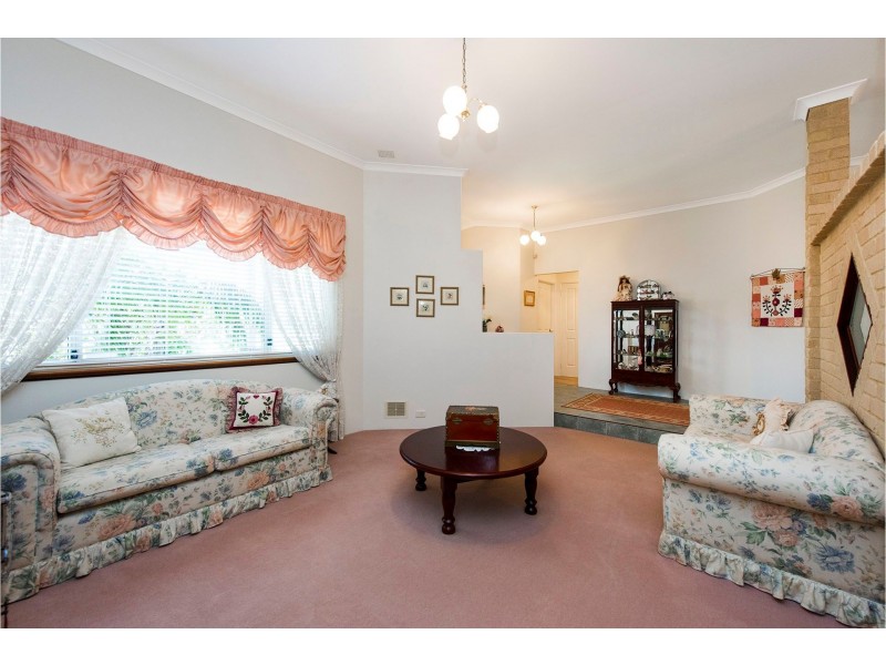 23 Hawkevale Road, High Wycombe WA 6057