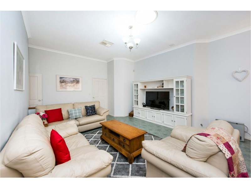 23 Hawkevale Road, High Wycombe WA 6057