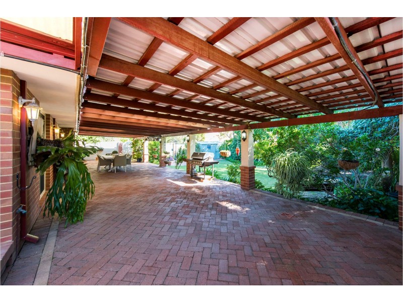 23 Hawkevale Road, High Wycombe WA 6057