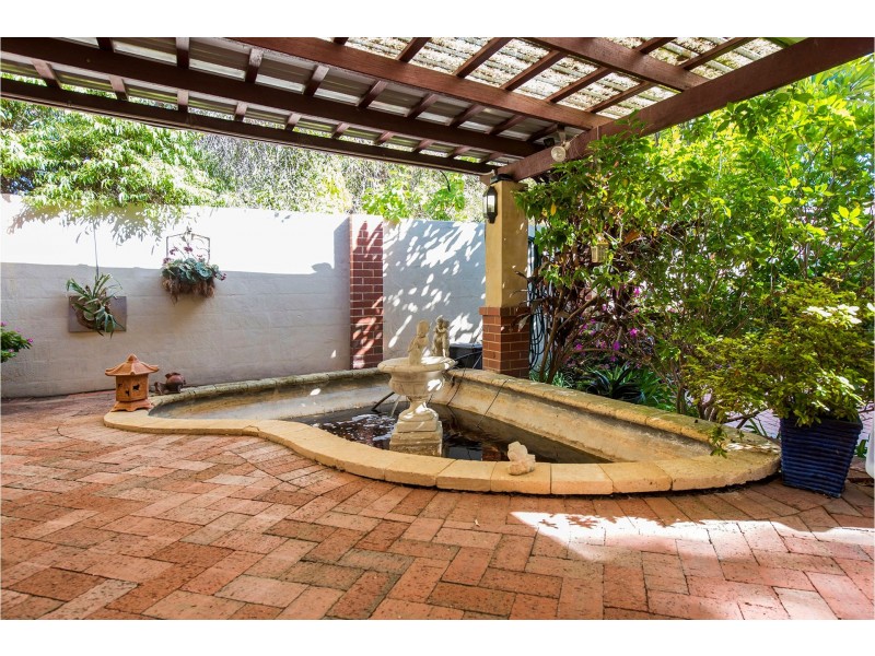 23 Hawkevale Road, High Wycombe WA 6057