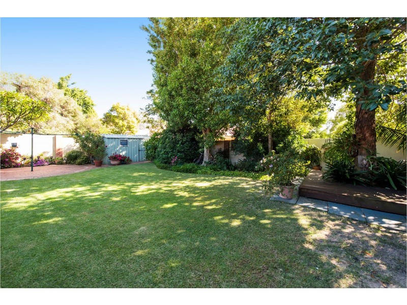 23 Hawkevale Road, High Wycombe WA 6057