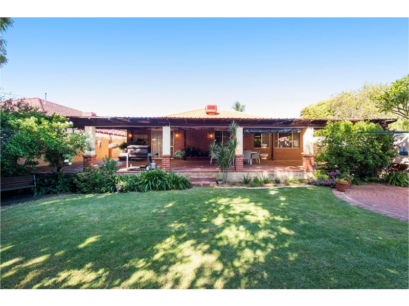 23 Hawkevale Road, High Wycombe WA 6057