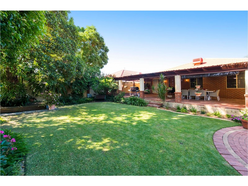 23 Hawkevale Road, High Wycombe WA 6057