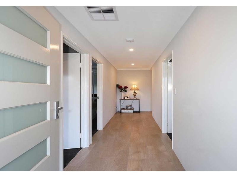 30 Yewers Drive, Champion Lakes WA 6111