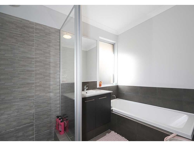 30 Yewers Drive, Champion Lakes WA 6111