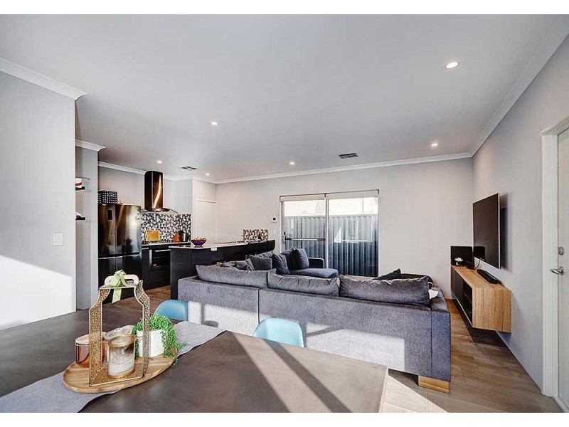 30 Yewers Drive, Champion Lakes WA 6111