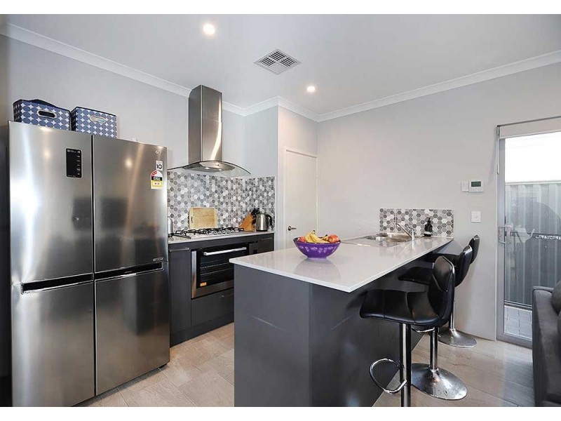 30 Yewers Drive, Champion Lakes WA 6111