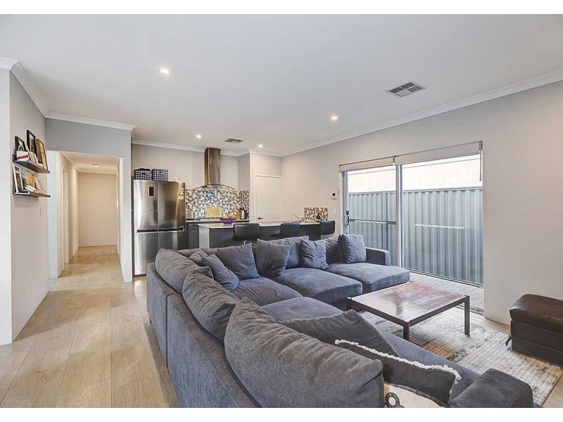 30 Yewers Drive, Champion Lakes WA 6111