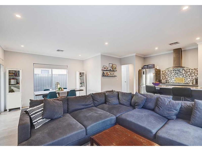 30 Yewers Drive, Champion Lakes WA 6111