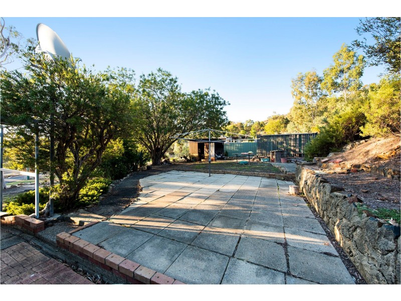 216 Lewis Road, Forrestfield WA 6058