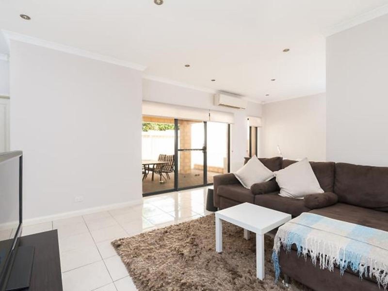2/7 Wyatt Road, Bayswater WA 6053