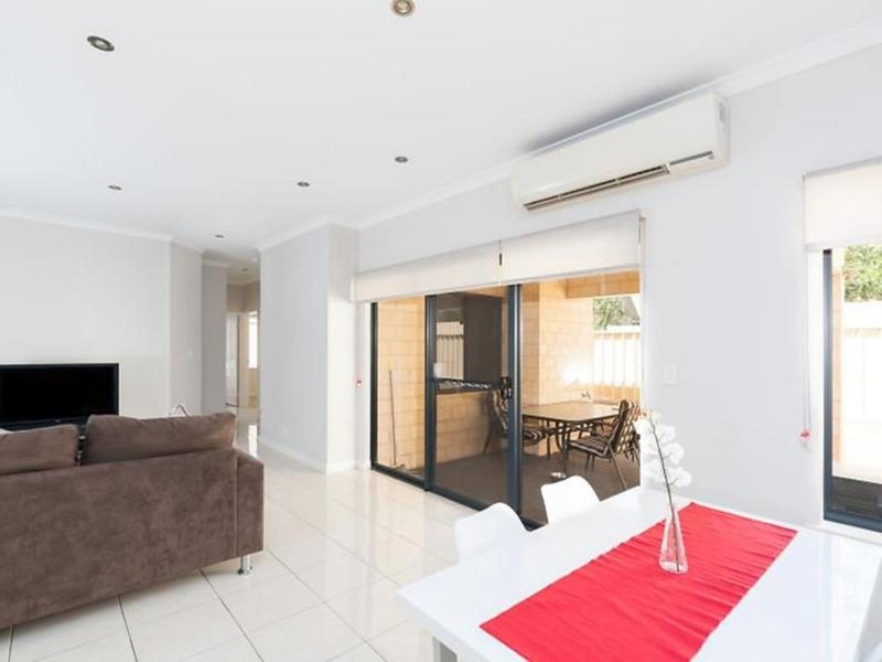 2/7 Wyatt Road, Bayswater WA 6053