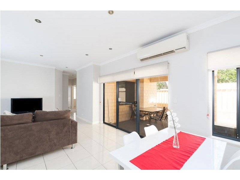 2/7 Wyatt Road, Bayswater WA 6053