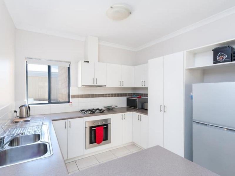 2/7 Wyatt Road, Bayswater WA 6053