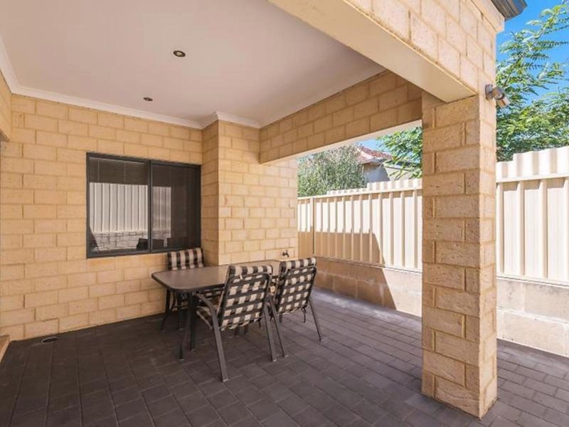 2/7 Wyatt Road, Bayswater WA 6053