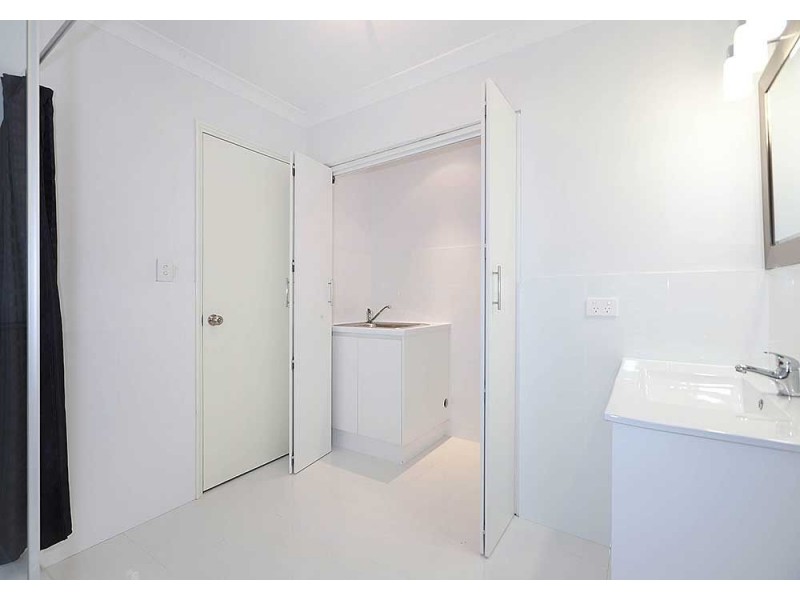 2/33 Hamersley Street, Midland WA 6056