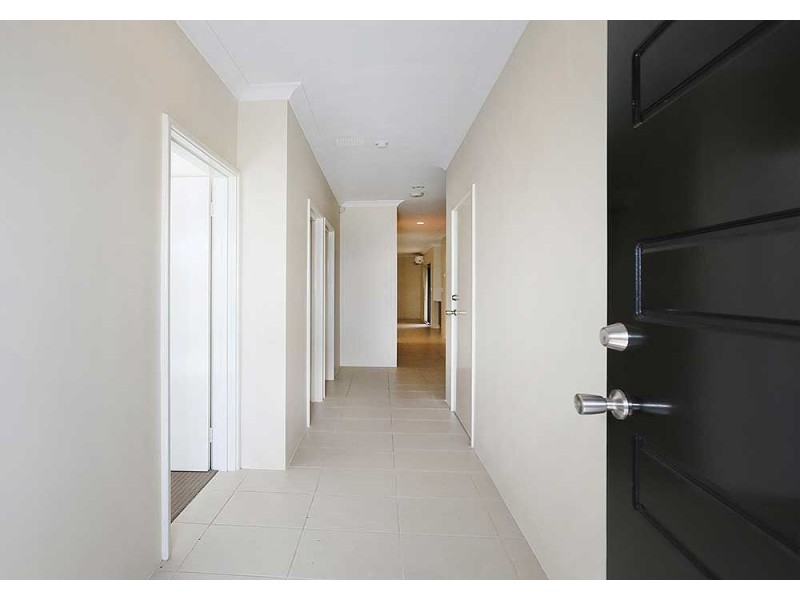 4/23 Larwood Crescent, High Wycombe WA 6057