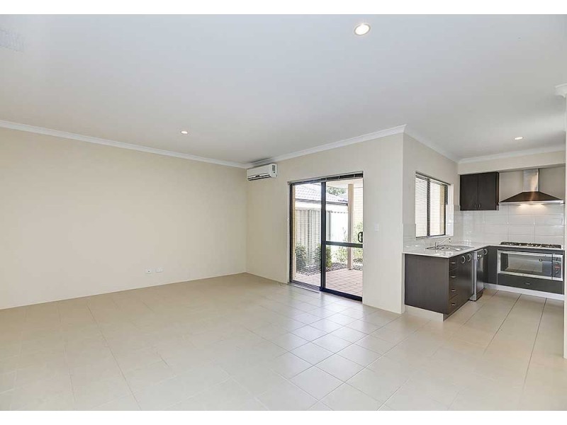 4/23 Larwood Crescent, High Wycombe WA 6057