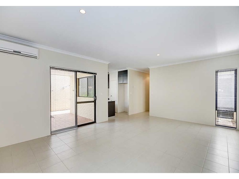 4/23 Larwood Crescent, High Wycombe WA 6057