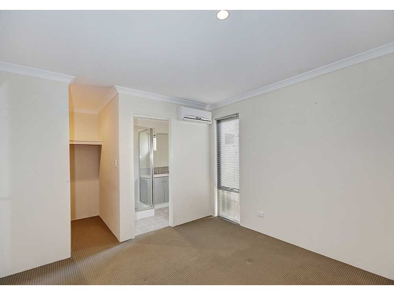 4/23 Larwood Crescent, High Wycombe WA 6057