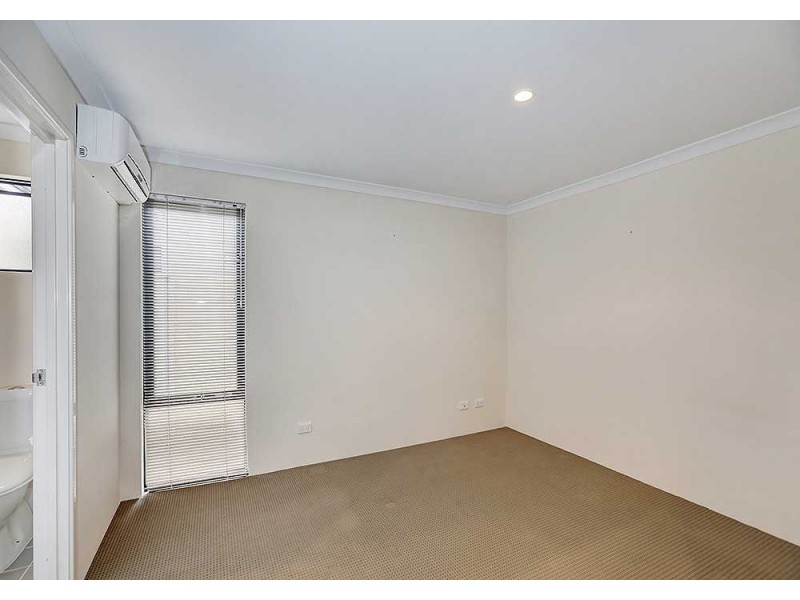 4/23 Larwood Crescent, High Wycombe WA 6057