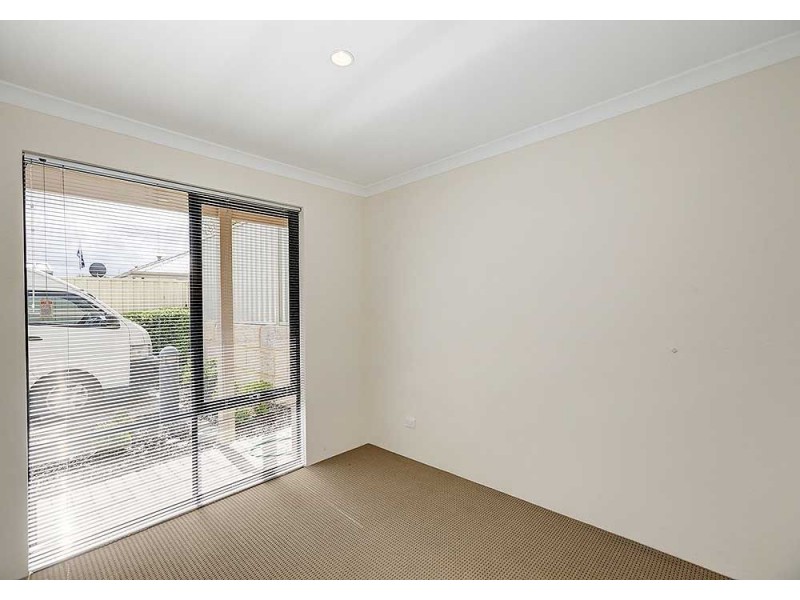 4/23 Larwood Crescent, High Wycombe WA 6057