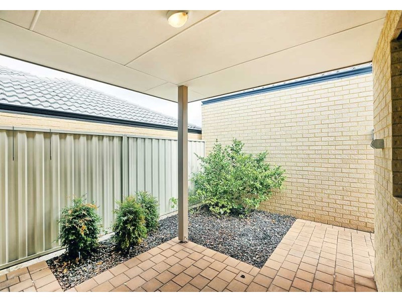 4/23 Larwood Crescent, High Wycombe WA 6057