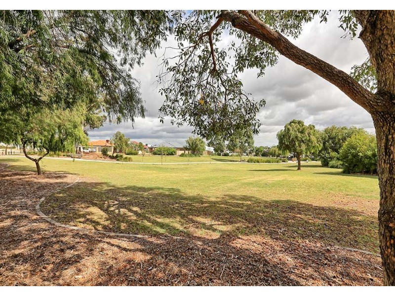 4/23 Larwood Crescent, High Wycombe WA 6057