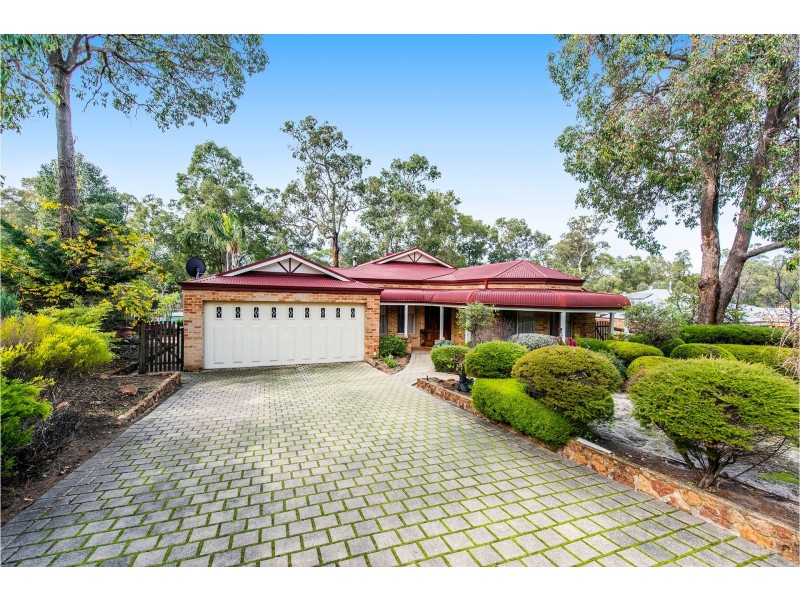 18 Massey Turn, Mundaring WA 6073